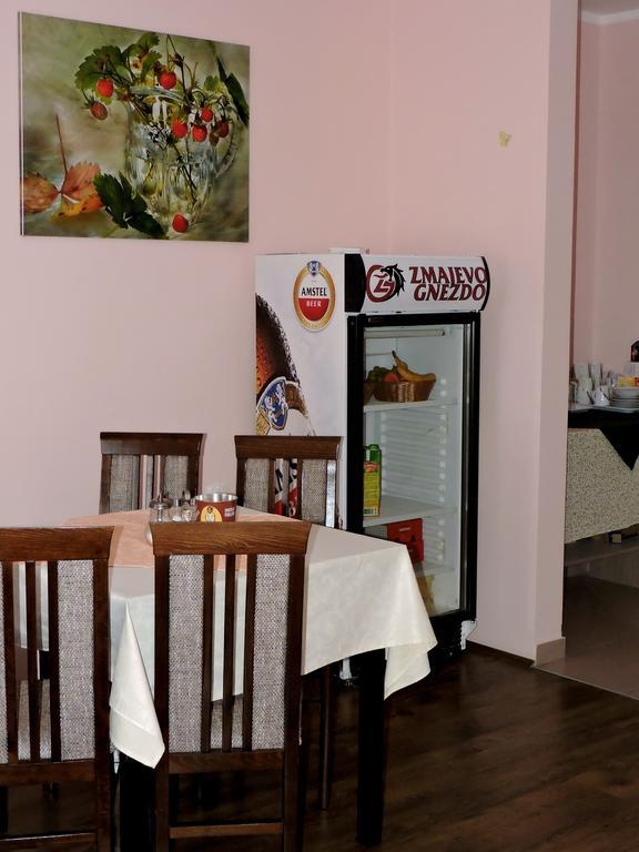 B&B Zmajevo Gnezdo 021 Sremska Kamenica Eksteriør billede