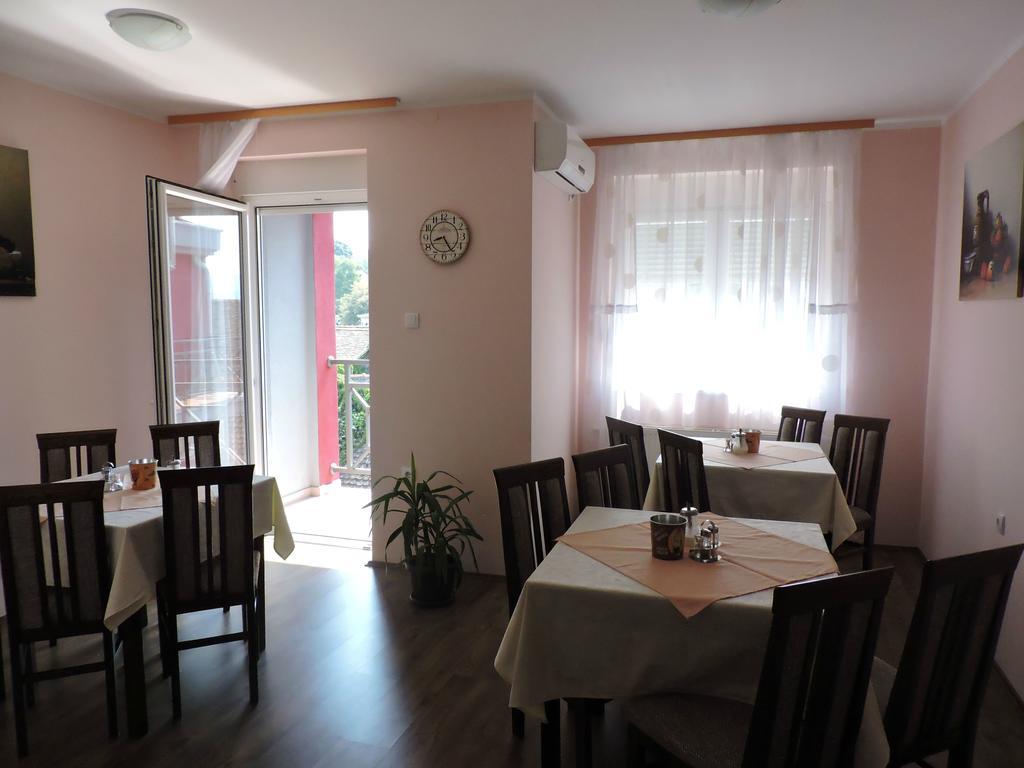 B&B Zmajevo Gnezdo 021 Sremska Kamenica Eksteriør billede