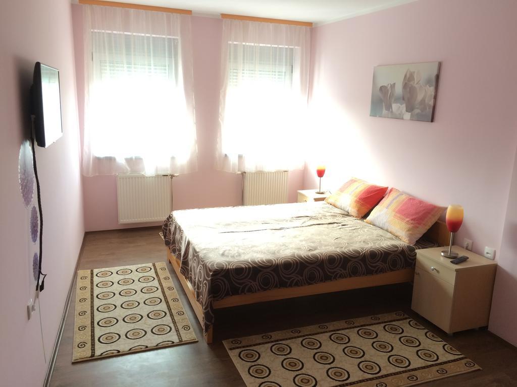 B&B Zmajevo Gnezdo 021 Sremska Kamenica Eksteriør billede