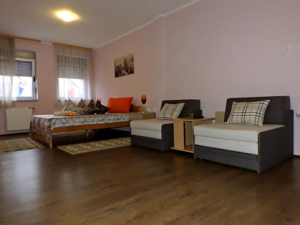B&B Zmajevo Gnezdo 021 Sremska Kamenica Eksteriør billede