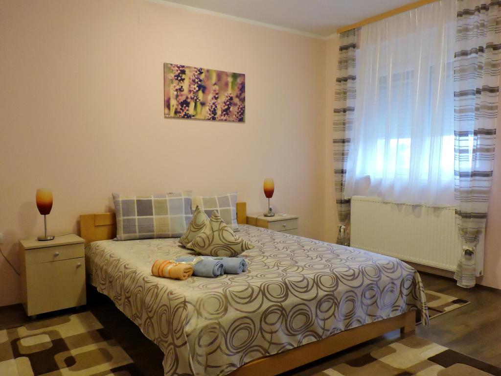 B&B Zmajevo Gnezdo 021 Sremska Kamenica Eksteriør billede